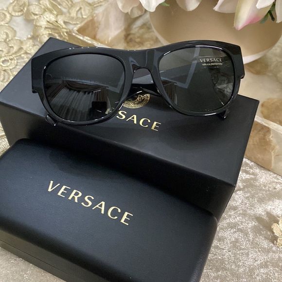 Versace 55MM sunglasses - Picture 8 of 13